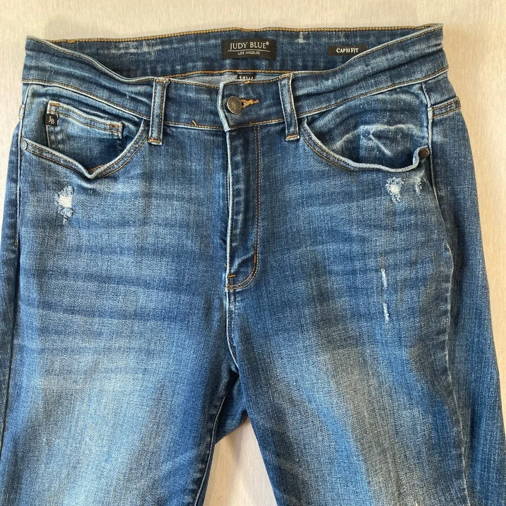 Judy Blue Women 14W Capri Fit Jeans Distressed Medium Wash 20